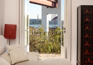 Bright Apartment with River View