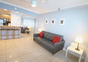 Castle 1131 Oceanfront condo with ocean view beach, pool, bar, tennis, gym, free parking and gym!