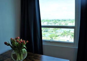 Castle 705 Corner Apartment with Free Parking, Gym, Pool, Tennis and Direct Beach Access!