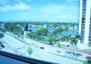 Castle 705 Corner Apartment with Free Parking, Gym, Pool, Tennis and Direct Beach Access!