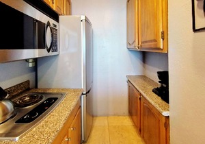 Castle 828 Oceanfront Studio with Balcony! Free Parking, Pool, Beach, Gym, Tennis, and more!