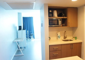 Castle 835 Oceanview Studio w/Free parking, pool, gym, tennis, bars, and more!
