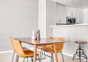 Chic Santana Row 2BR w/Pool & Garage, 10 mins to Google, by Blueground
