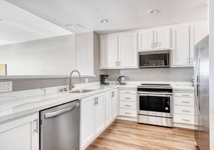 Chic Santana Row 2BR w/Pool & Garage, 10 mins to Google, by Blueground