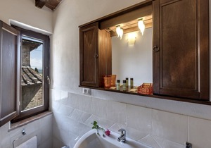 Ciliegiolo-standard room for 2 in the main village in colle di val d'elsa