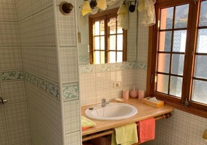 Cottage with 2 Bedroom, 2 Bathrooms, Heated solar Pool, Sauna, Jacuzzi, Garden