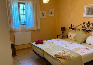 Cottage with 2 Bedroom, 2 Bathrooms, Heated solar Pool, Sauna, Jacuzzi, Garden