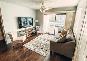 Cozy & Clean condo on Wolf Bay in Orange Beach. Beautiful Sunsets on the Pier.