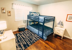 Cozy & Clean condo on Wolf Bay in Orange Beach. Beautiful Sunsets on the Pier.