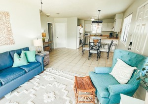 Cozy & Clean condo on Wolf Bay in Orange Beach. Beautiful Sunsets on the Pier.