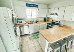 Cozy & Clean condo on Wolf Bay in Orange Beach. Beautiful Sunsets on the Pier.