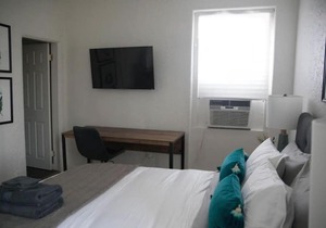 Cozy Studio CDC Near Hollywood