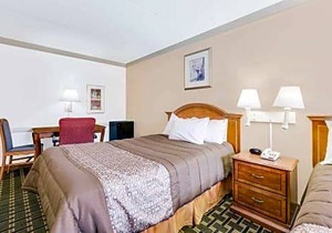 Days Inn by Wyndham Birmingham/West