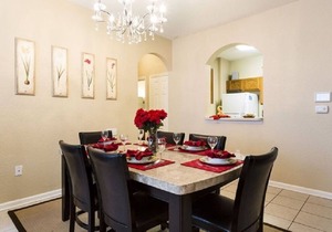 Fantastic Condo - Overlooking Pool -Just 2 miles from Disney
