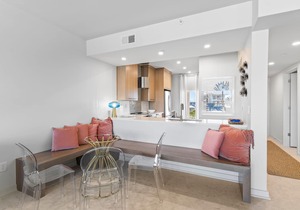 High Pointe Completely Renovated Unit, Beach Setup and Bikes Included!
