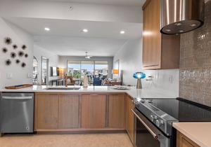 High Pointe Completely Renovated Unit, Beach Setup and Bikes Included!