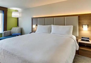 Holiday Inn Express Hotel & Suites Woodland Hills