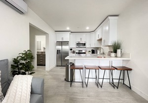 ★King★5min→DTSA★Parking★65” Smart TV★Self Check-In