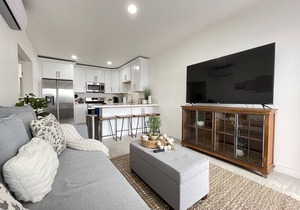 ★King★5min→DTSA★Parking★65” Smart TV★Self Check-In