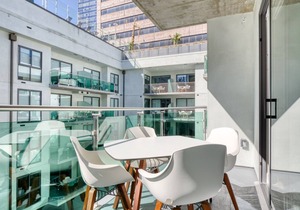 Lovely Downtown 1BR w/Pool, Gym & W/D near Staples Center, by Blueground