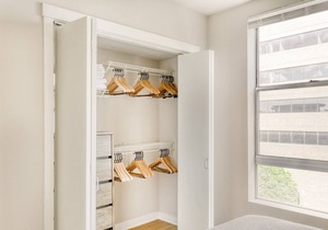 Lovely Downtown 1BR w/Pool, W/D & Gym, near 7th St Metro, by Blueground