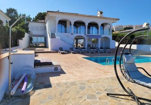 luxury apartments sea views with pool