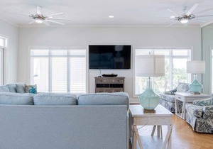 Luxury home w. breathtaking Gulf views directly on beach