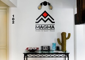 MAGMA ROOMS, BLACK / SUITE