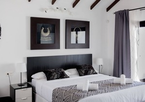 MAGMA ROOMS, BLACK / SUITE