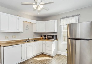 Midtown, Minutes to the Beach! Highlands Unit-A