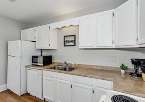 Midtown, Minutes to the Beach! Highlands Unit-B