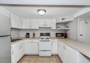Midtown, Minutes to the Beach! Highlands Unit-C
