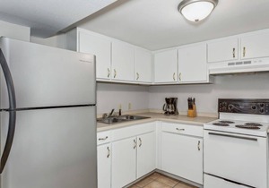 Midtown, Minutes to the Beach! Highlands Unit-C