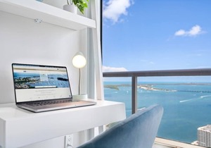MVR - Designer Stay in Sky-High Tower
