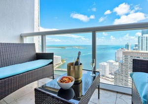 MVR - Designer Stay in Sky-High Tower