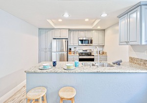 Nice Balboa hidden gem with a private balcony & a view