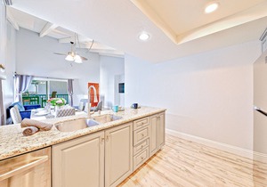 Nice Balboa hidden gem with a private balcony & a view