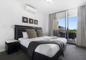 Private Apt in the heart of Southport
