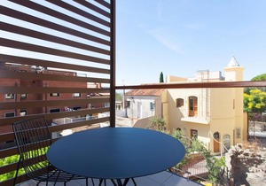 SPACIOUS APARTMENT WITH SUNNY TERRACE IN THE NEIGHBORHOOD OF GRÀCIA FOR 4