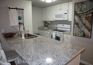 Studio condo - beautiful side-view of the Gulf!