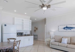 Stunning luxury home w. pool + direct beach access