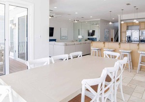 Stunning luxury home w. pool + direct beach access