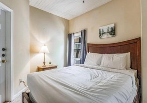 Sweet on Strong Street - Unit B