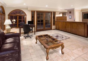 Travelodge by Wyndham Costa Mesa Newport Beach Hacienda