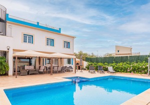 Villa 'Altamira' with Sea View, Pool & Wi-Fi