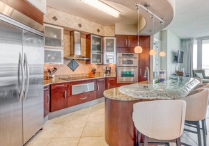 Waterfront condo near beach with wet bar & shared indoor pool & hot tub