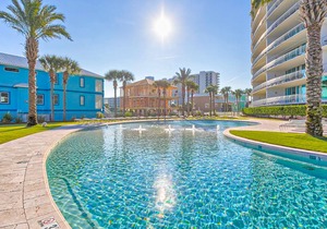 Waterfront condo near beach with wet bar & shared indoor pool & hot tub
