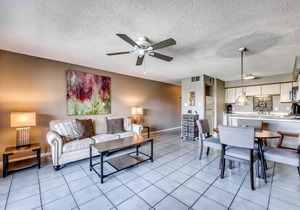Waterfront condo with a beautiful view, outdoor pools & beach access