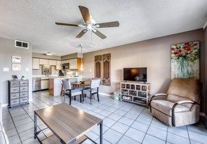Waterfront condo with a beautiful view, outdoor pools & beach access