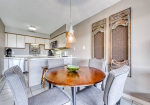 Waterfront condo with a beautiful view, outdoor pools & beach access